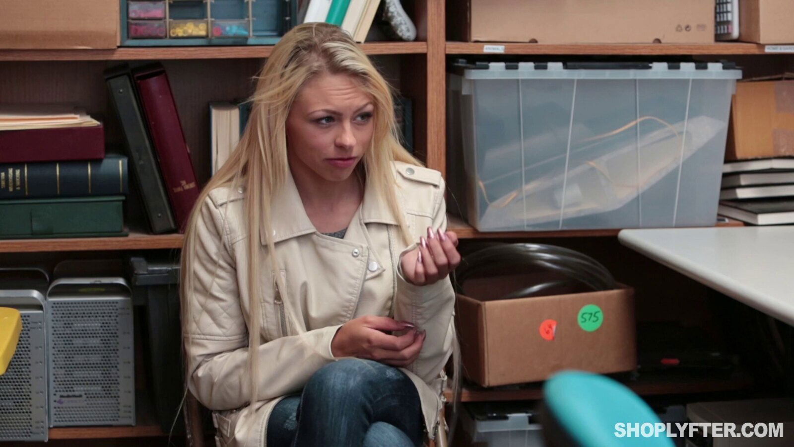 Zoey Clark's amazing body officer wants plow