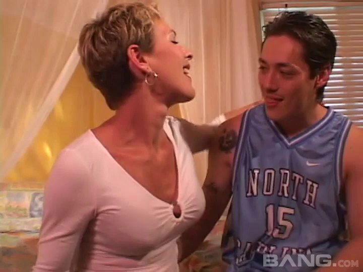 Mature honey Julie Mandrews having with vigorous younger lover