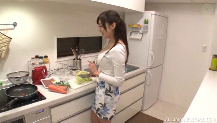 Fujii Arisa gets frisky with fortunate fellow's erected prick