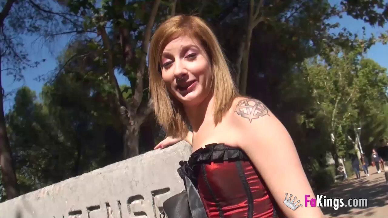 Sexy chick Diamond cannot resist pulsating