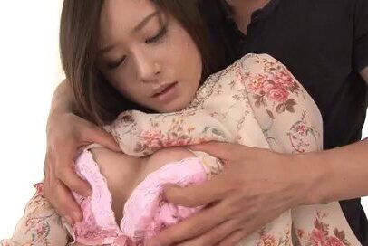 Foxy Japanese starlet Midori Mizuno loves making hard dicks