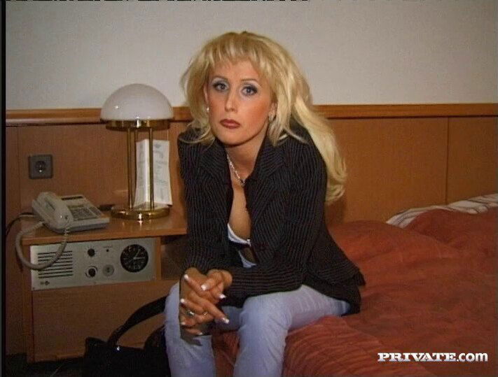 Naughty milf porn chick Zora Banx gets fucked hard doggystyle