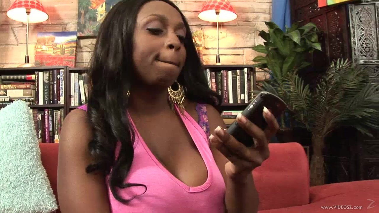 Curvy ebony bitch Alisha Madison blows gets cunt smashed