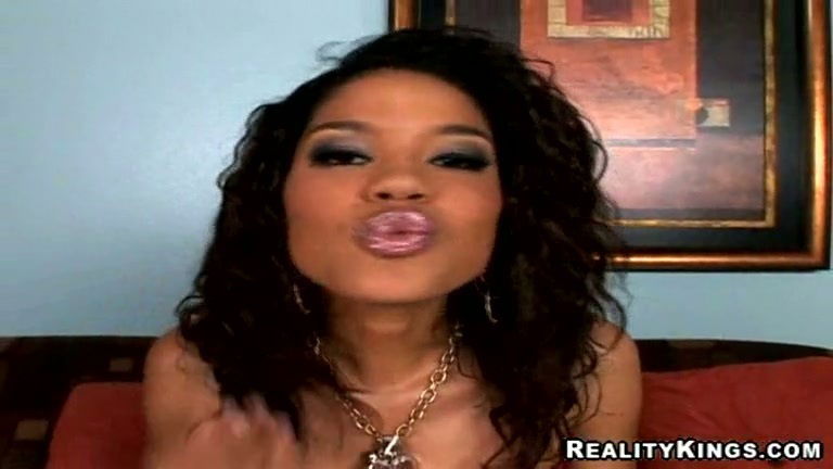 Carmella Santiago gifts with amazing blowjob