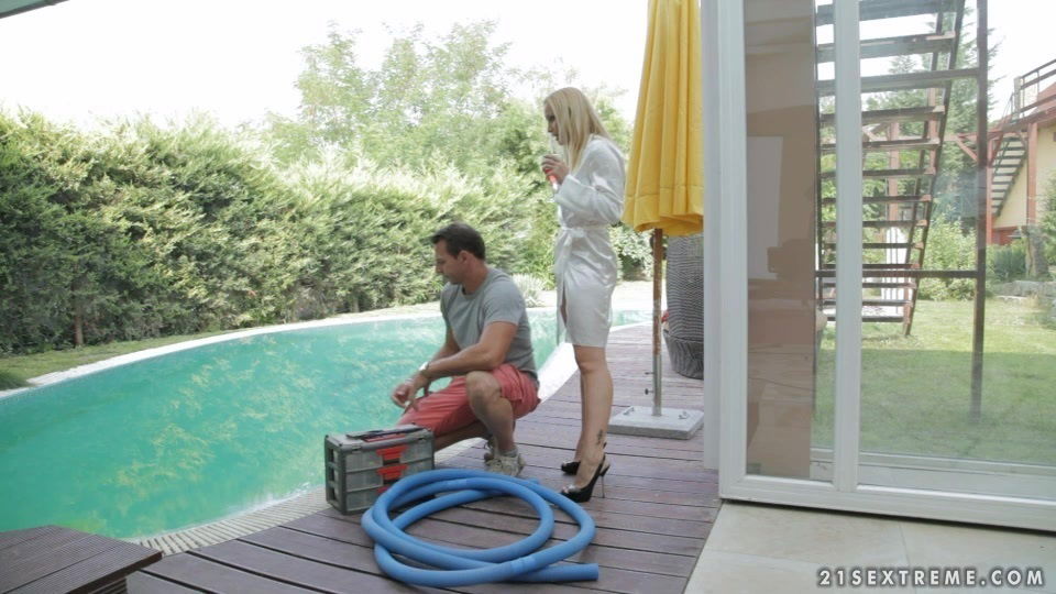 Cipriana Kathia Nobili play with their pussies living room