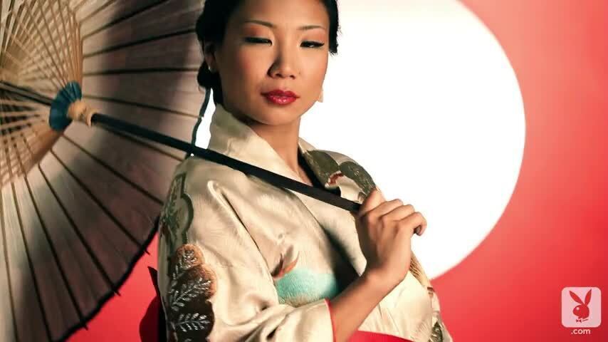 Asian hottie Hiromi Oshima poses studio