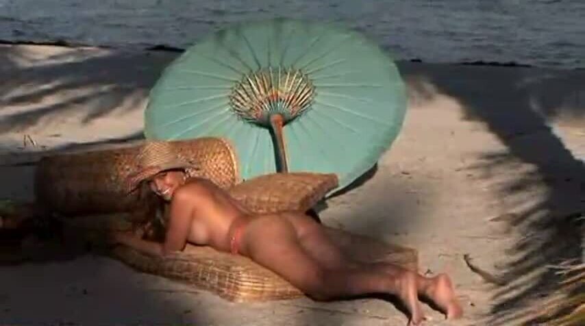 Curvy cutie Monica Leigh shows body beach