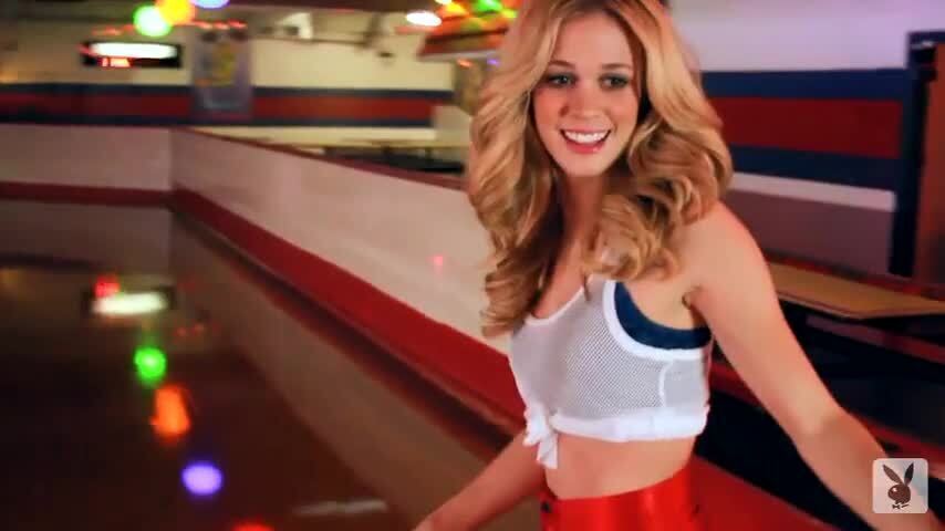 Lauren Elise Rollerama poses camera roller hall