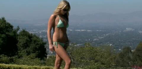 Slim blonde Kiara Dinae fondles nice poolside