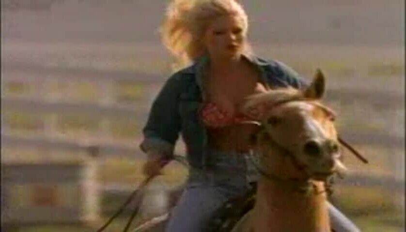 Sexy cowgirl Neriah Davis demonstrates astonishing body