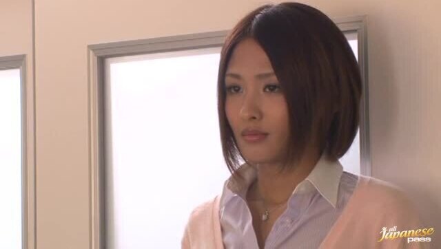 Yuuki Natsume jumps dildo presense three guys