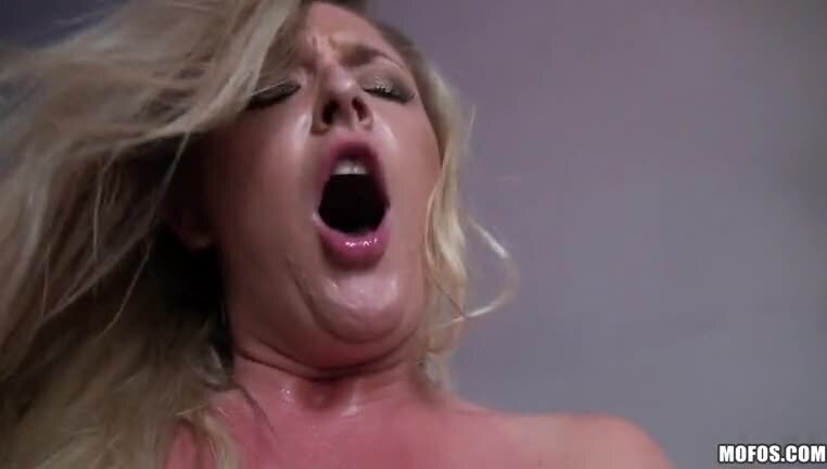 Horny Blonde Memphis Deepthroats Enjoys Hardcore Fuck