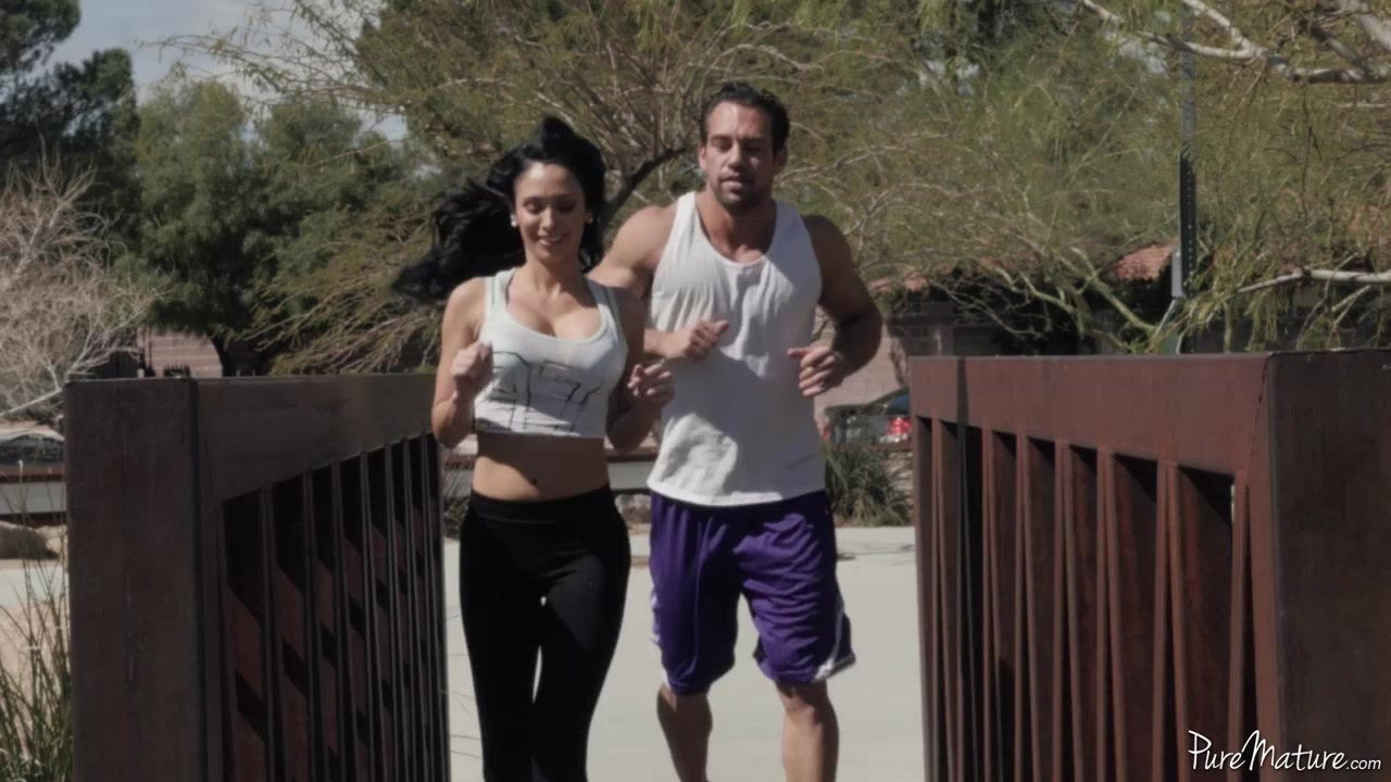 Young Big-Breasted Wife Seduces Musculed Trainer