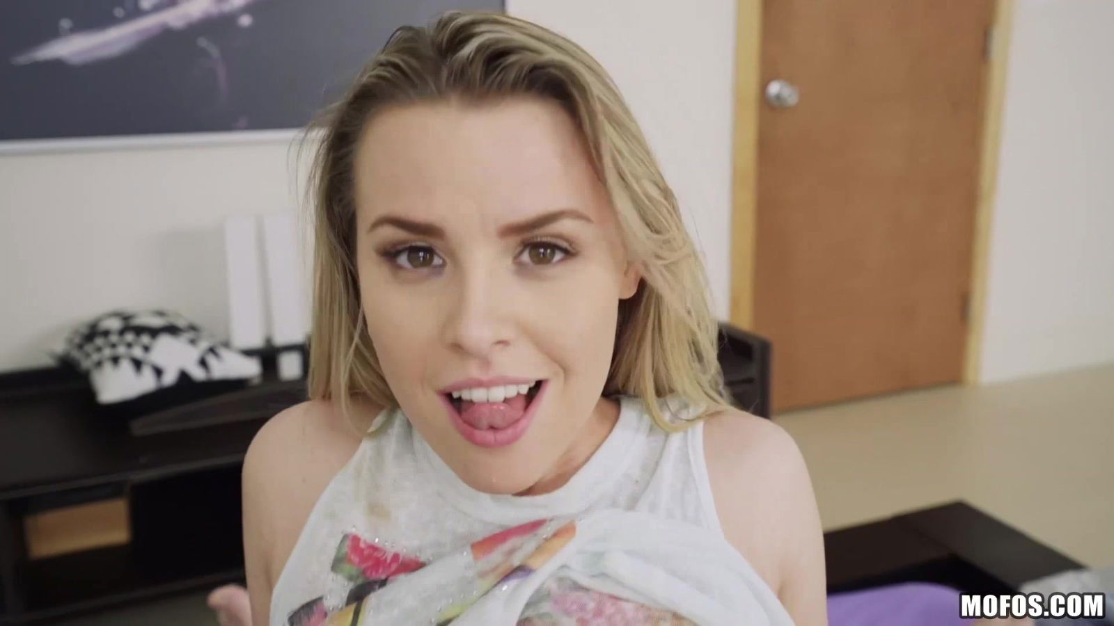 Juicy gets fingering cowgirl orgasms turns