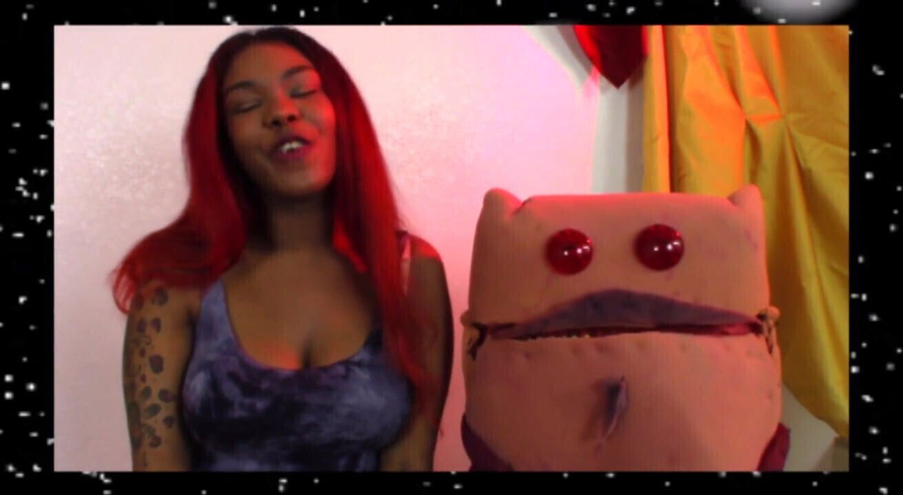 Vore Girl News 6-19-18 Sydney Cyntana