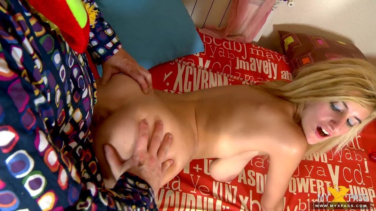 Busty mature Tetona fucks guys