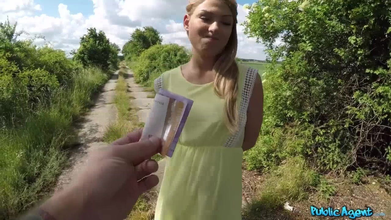 Tomas Jondi fucks Russian teen Carolina Star bushes