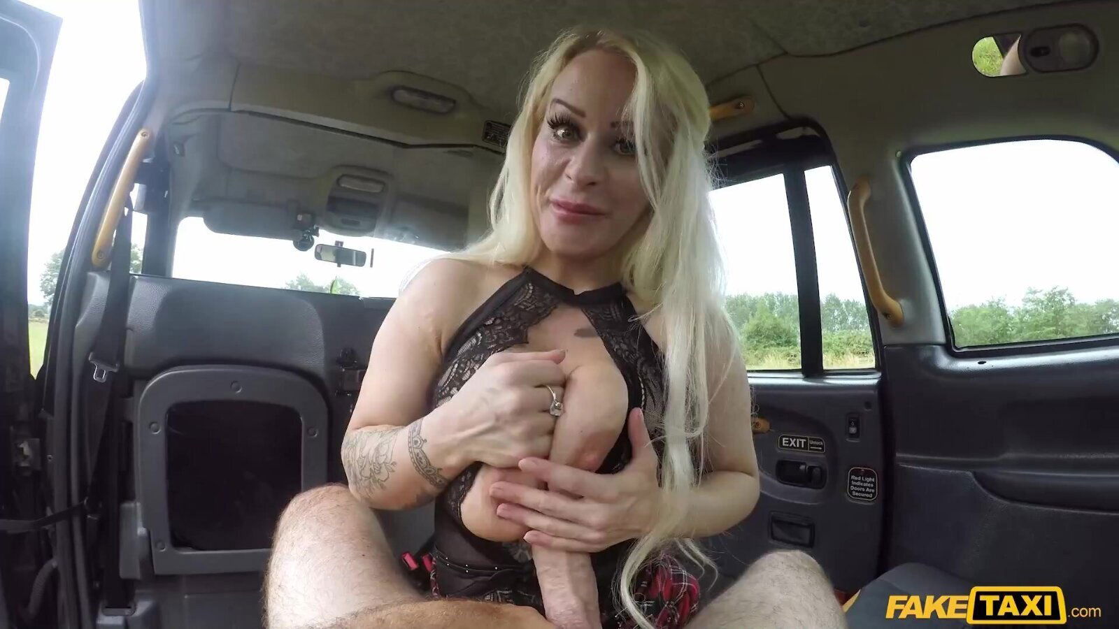 Petite Princess enjoys cabbie's dong