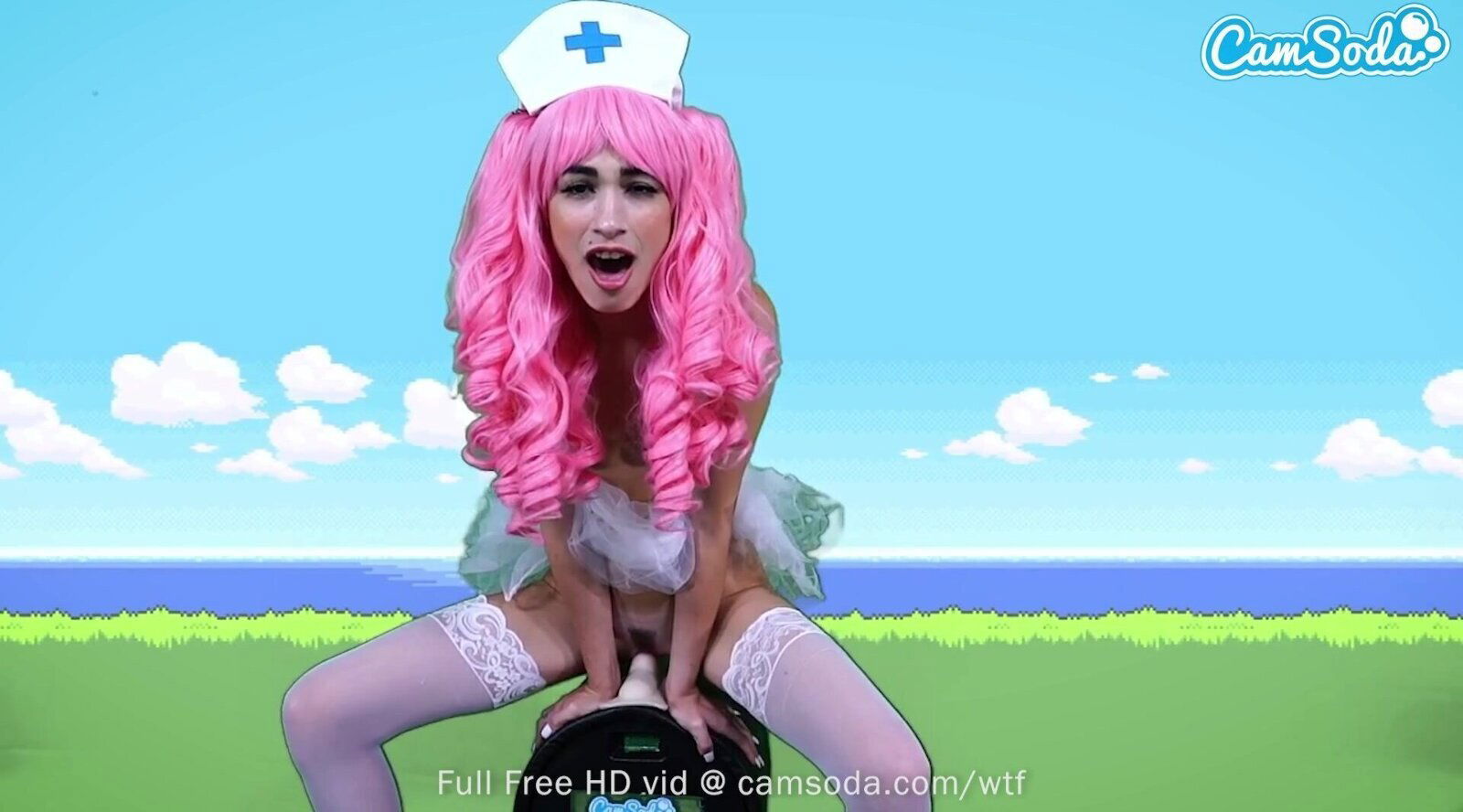 Camsoda Delilah Petite teenager rides sybian