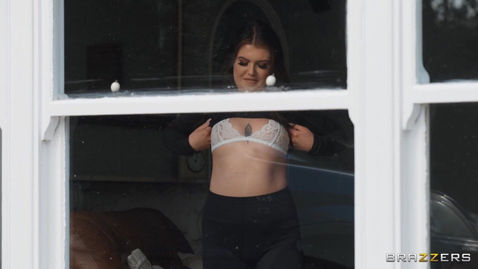 Tempting MILF Jasmine Brooks jaw-dropping clip