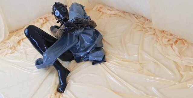 OnlyFans teaser Layering shiny latex!