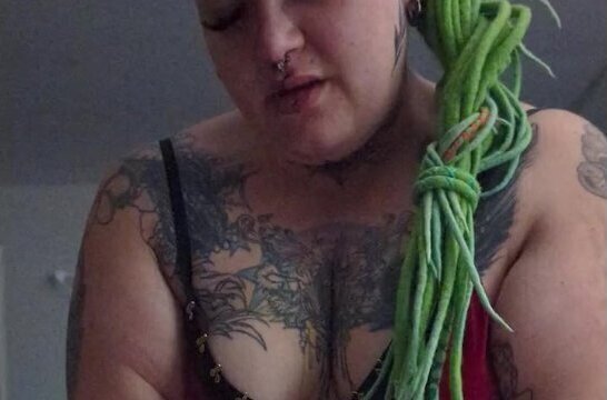 Sucking thick before eats fingers thick tattooed pawg
