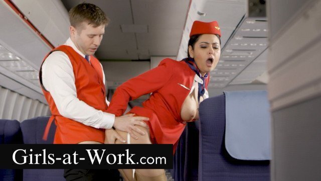 flight attendants enjoy stopover between flights