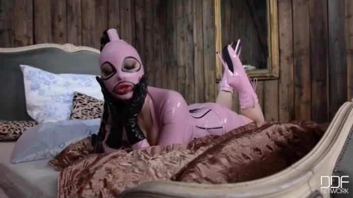 Kinky fetish model Latex Lucy pink