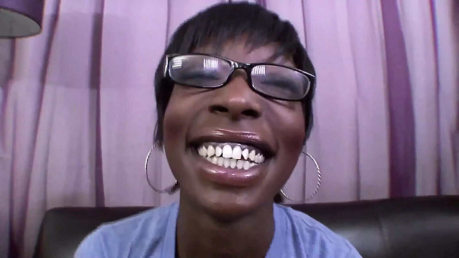 lover horny dark-skinned woman gets pussy opened