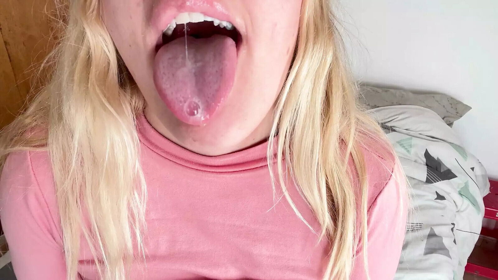 Does slimy tongue turn while spit tits?