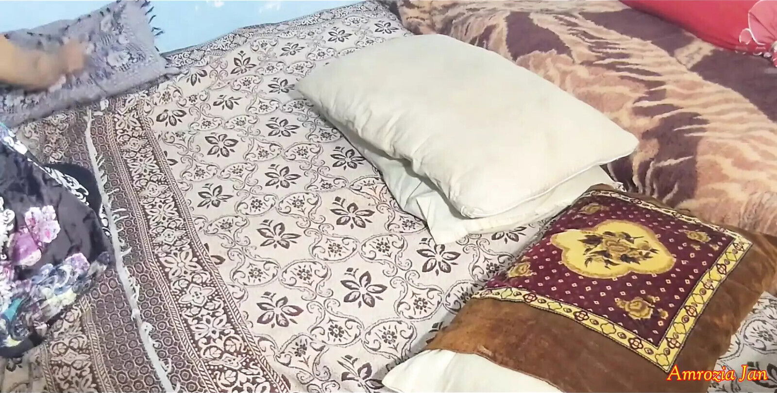 Pakistani Wife Pussy Fucked Missionary