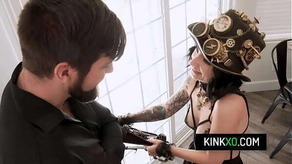 steampunk Stevie Moon fucks like