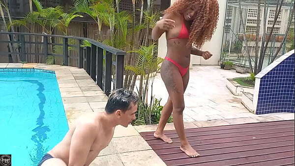 Quase afhoguei pela morena tava piscina, aproveitou boca buceta