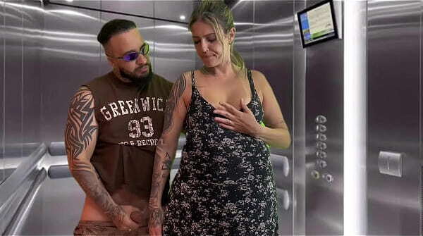 Minha vizinha gr&aacute_vida gostasa boquete dentro elevador nosso condom&iacute_nio gozei nela todinha