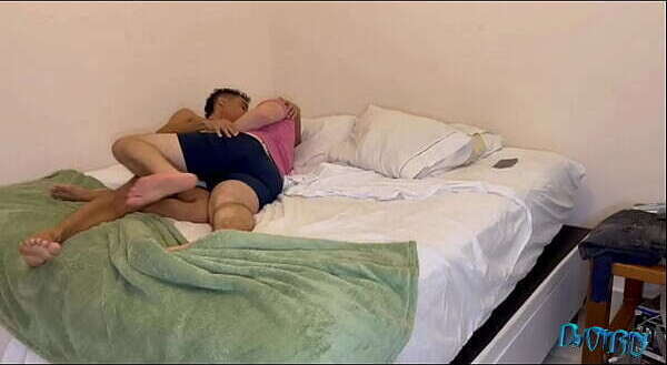 Novinho favela mostrou mauricinho como vida &eacute_ dura, pica tamb&eacute_m (COMPLETO RED)