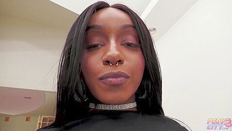 Nigerian Goddess Starfire Loves