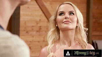 MOMMY'_S Pervert MILF Slimthick Wants Taste From Stepbae Braylin Bailey'_s Hung