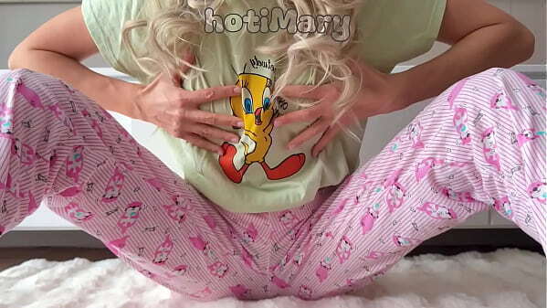 Skinny Asian teen fingering horny pussy closeup squirting