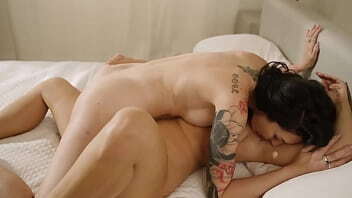 Natural Beauty Queenie Sateen Savours Tatted Friend Charlotte Sins'_ Stunning Body