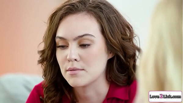 Brunette electrician fingers milf cunt