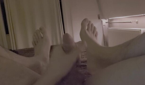 Giving myself footjob cumming toes (also wanking)