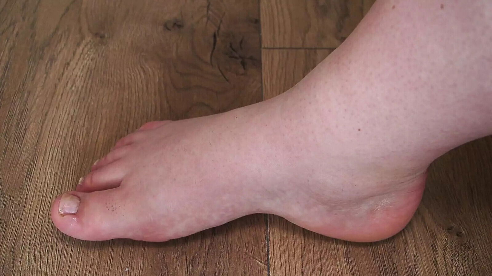 Wide Feet Worship: Size Nudity Loser Attention!