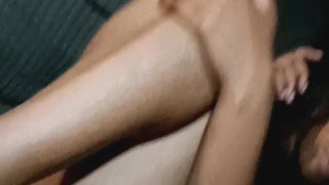 frotte chatte mouillée jusqu'à jouisse fois