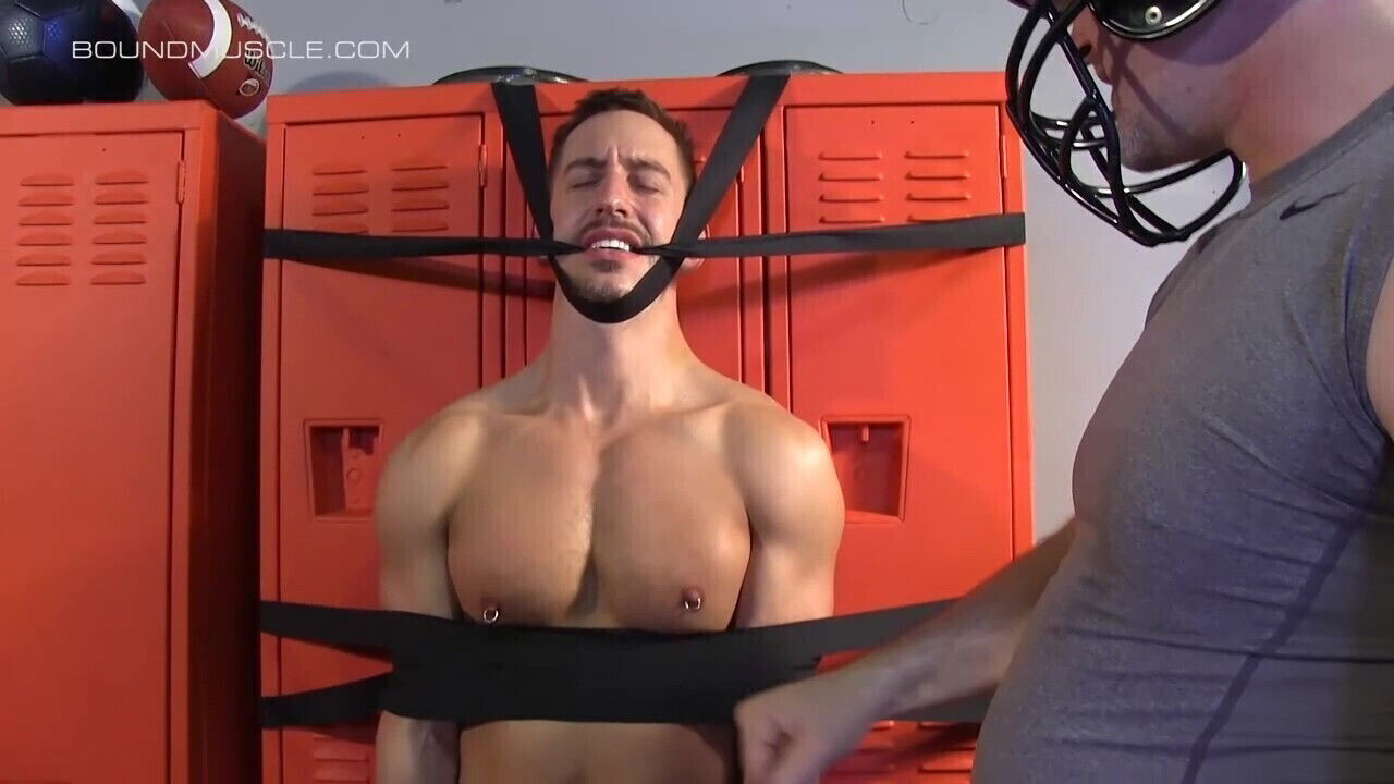 Strapped Bryan Cole Gets Sucked By Hunk Drake Jaden