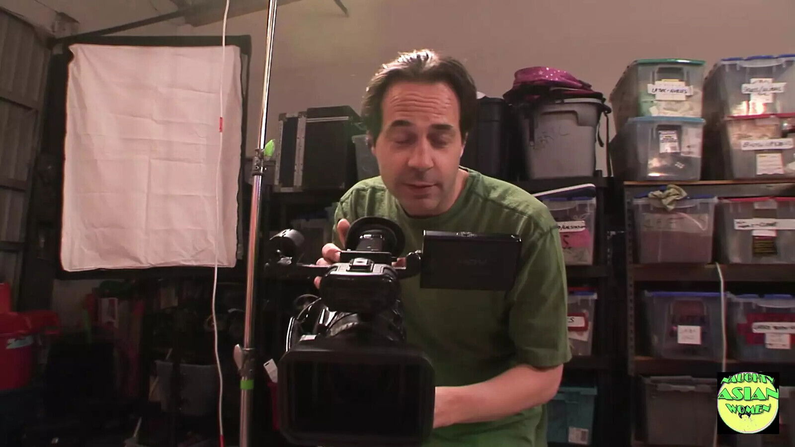 Photoshoot Beach Turns Into Fucking Session with Tattooed Asian Hottie