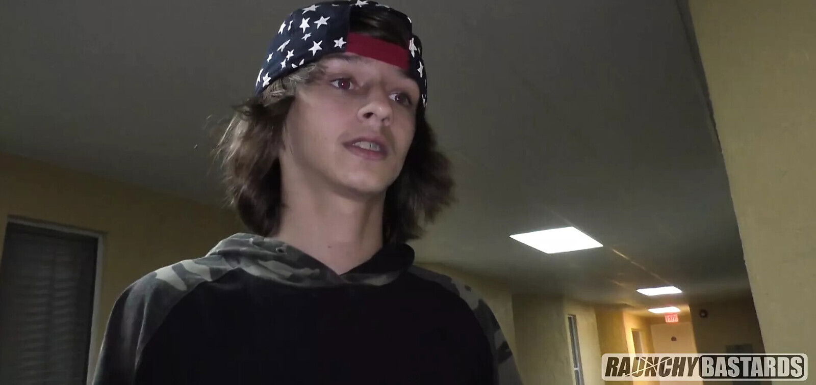 White Trash Whore Lets Creep