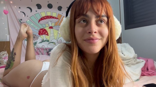 Ruiva gostosa avisando seguidores olhada aqui!