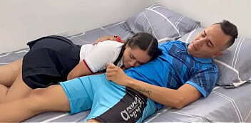 LE DOY UNAS BOFETADAS CON MI VERGA A MI HIJASTRA DESPUES DE CLASES Y TERMINA MONTANDO MI VERGA HASTA QUEDAR CUBIERTA DE SEMEN