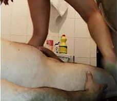 Meando la Pija de mi Esposo, se pone loco y despues me penetra, no dejen de ver donde el me Mea adentro y me Penetra por ambos lados