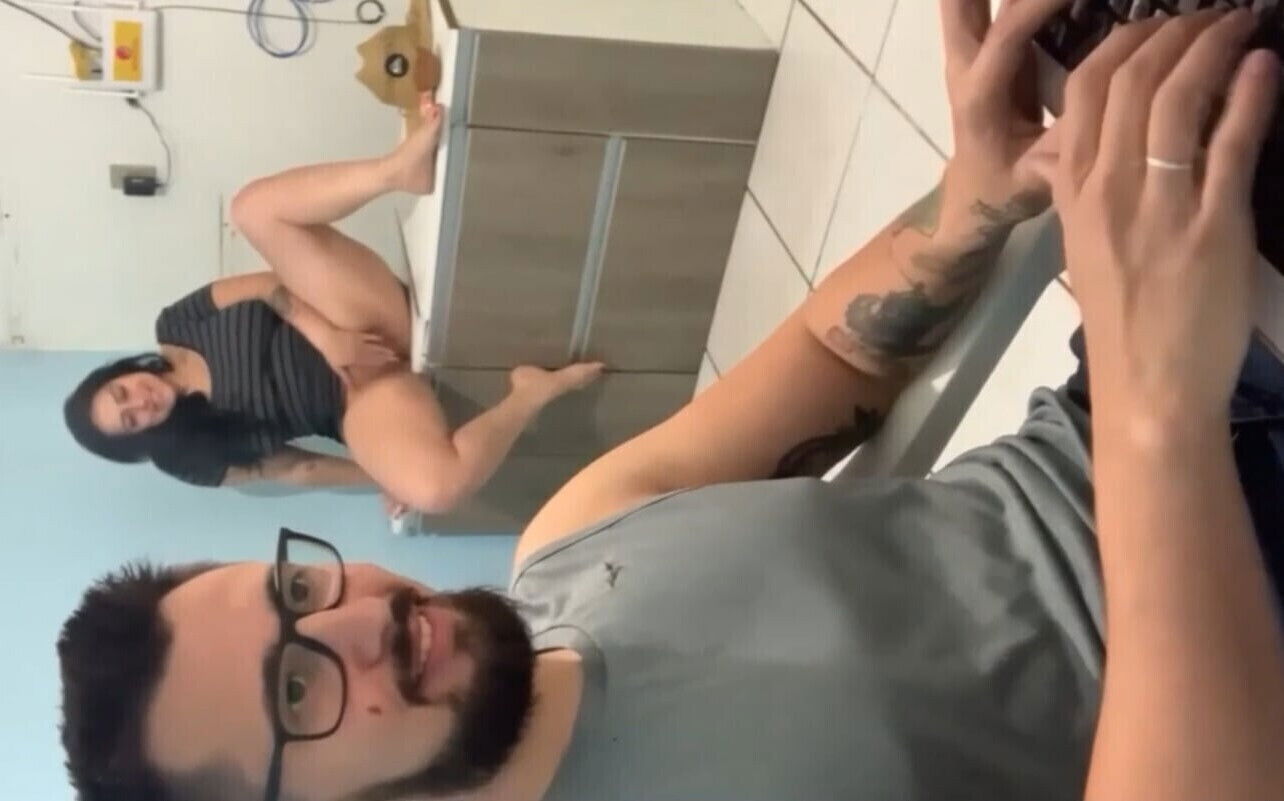 slut came offer herself while worked gave what wanted,